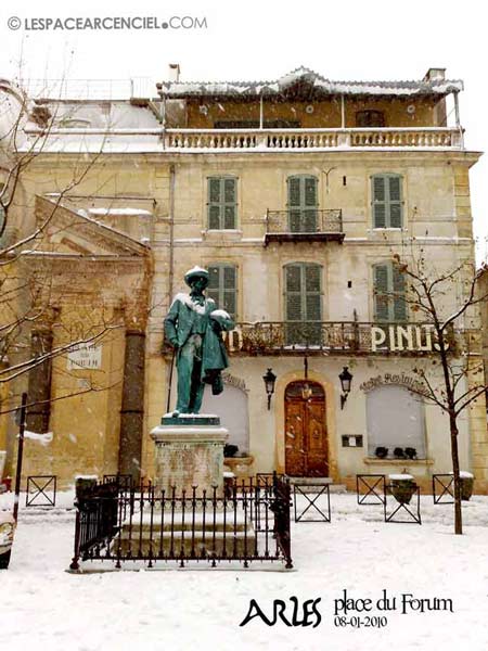 Arles-place-Forum-55ko